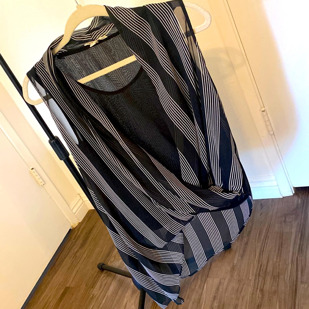 Stripes pattern unique top clothes 😍🤍